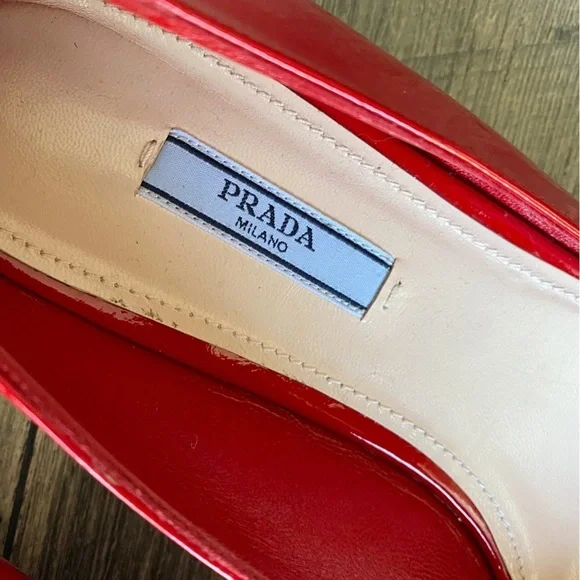 NWT Prada Red Patten Leather Ballet Flats Rounded Toe Gold Buckle Size 41.5 - Picture 11 of 14